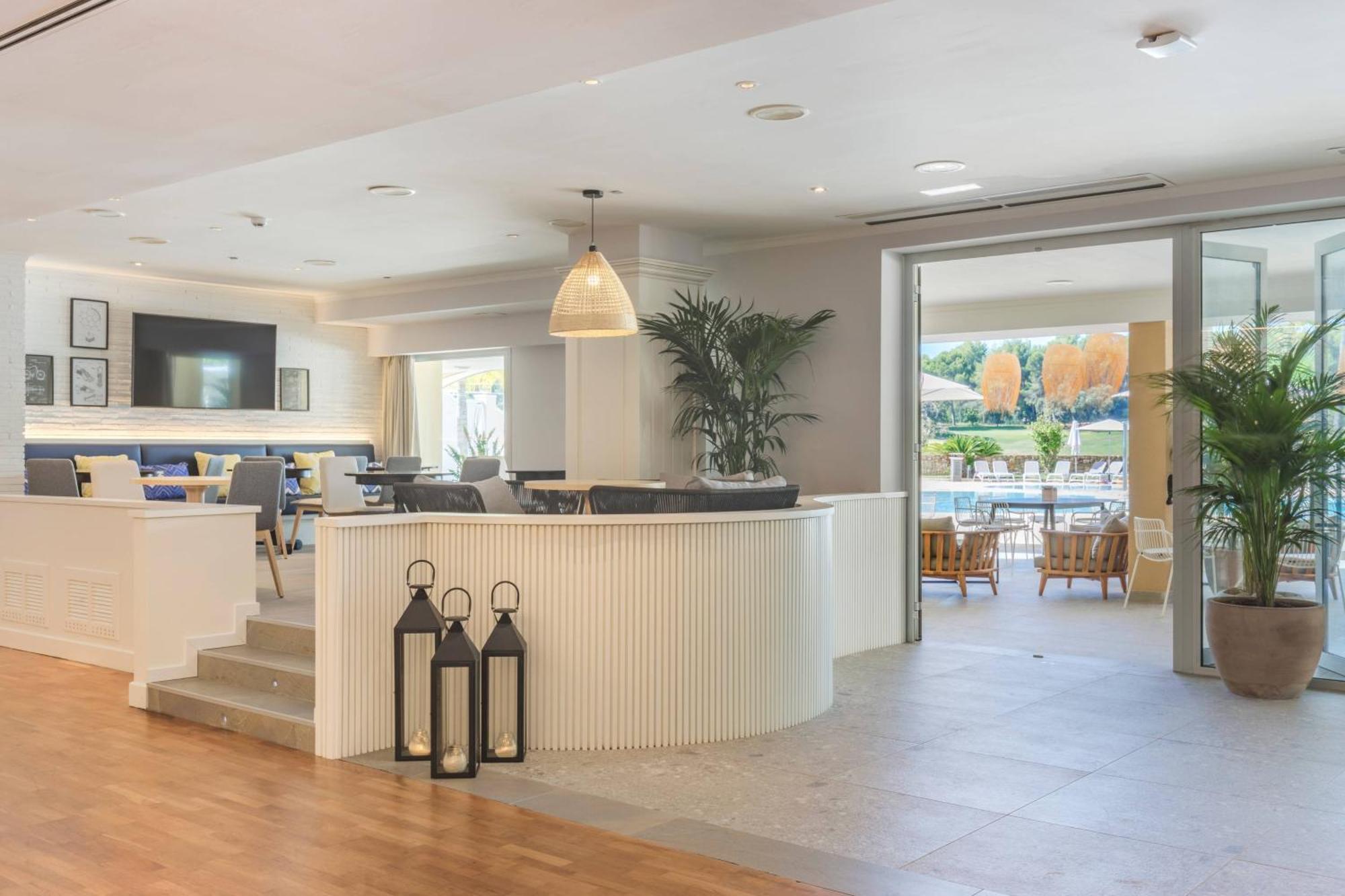 Denia Marriott La Sella Golf Resort & Spa Ngoại thất bức ảnh The interior of the clubhouse at The Grove