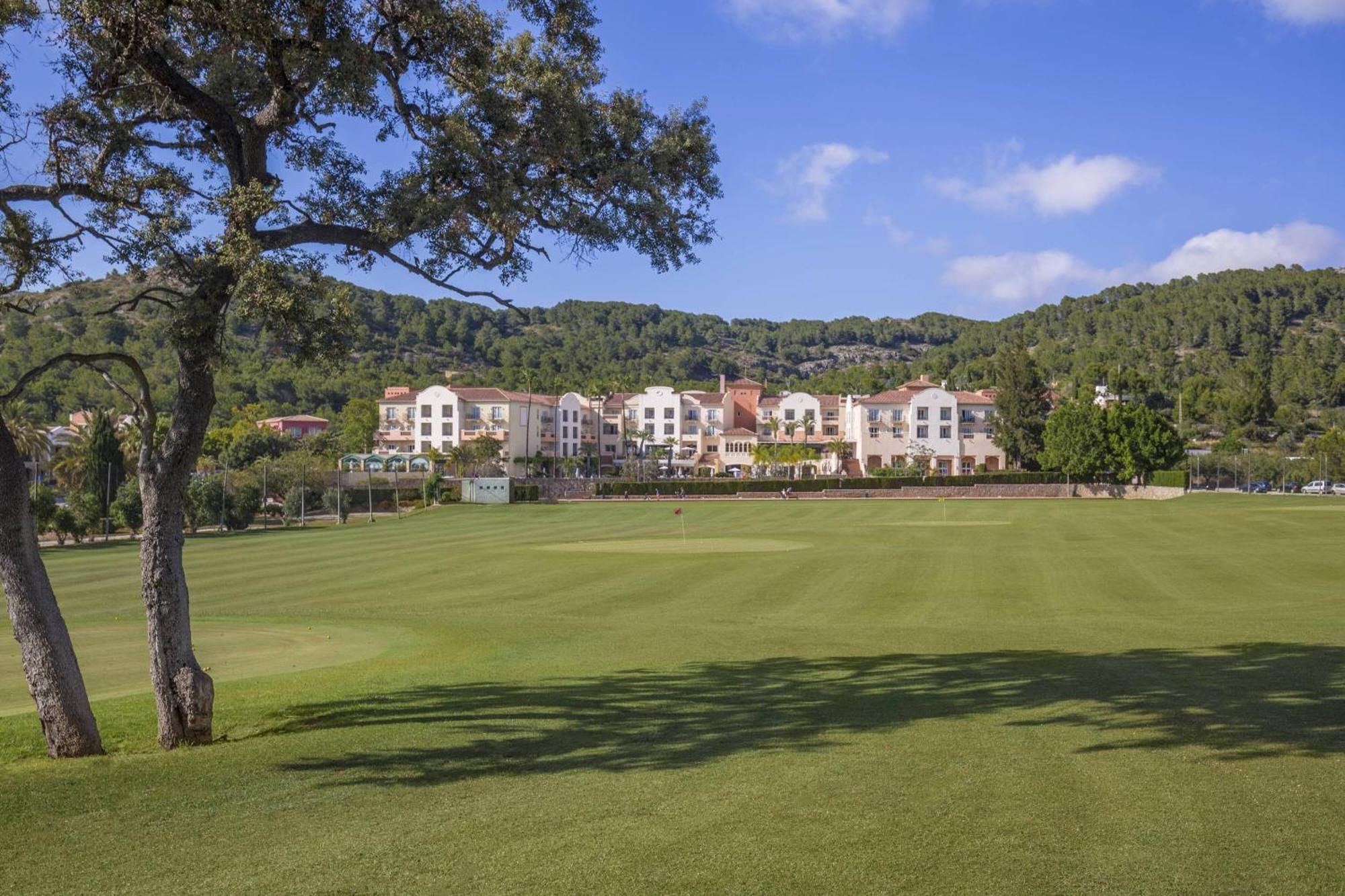 Denia Marriott La Sella Golf Resort & Spa Ngoại thất bức ảnh A general view of the village