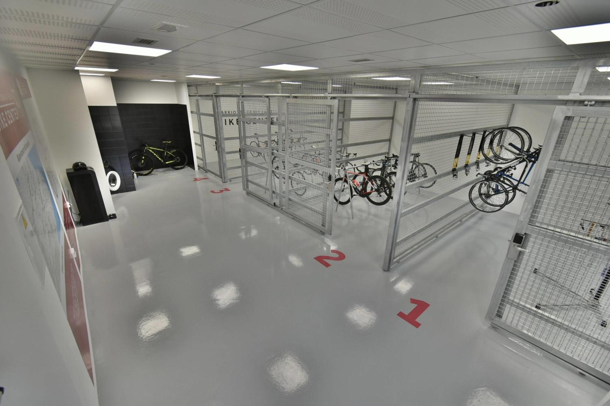 Denia Marriott La Sella Golf Resort & Spa Ngoại thất bức ảnh Bicycle storage area
