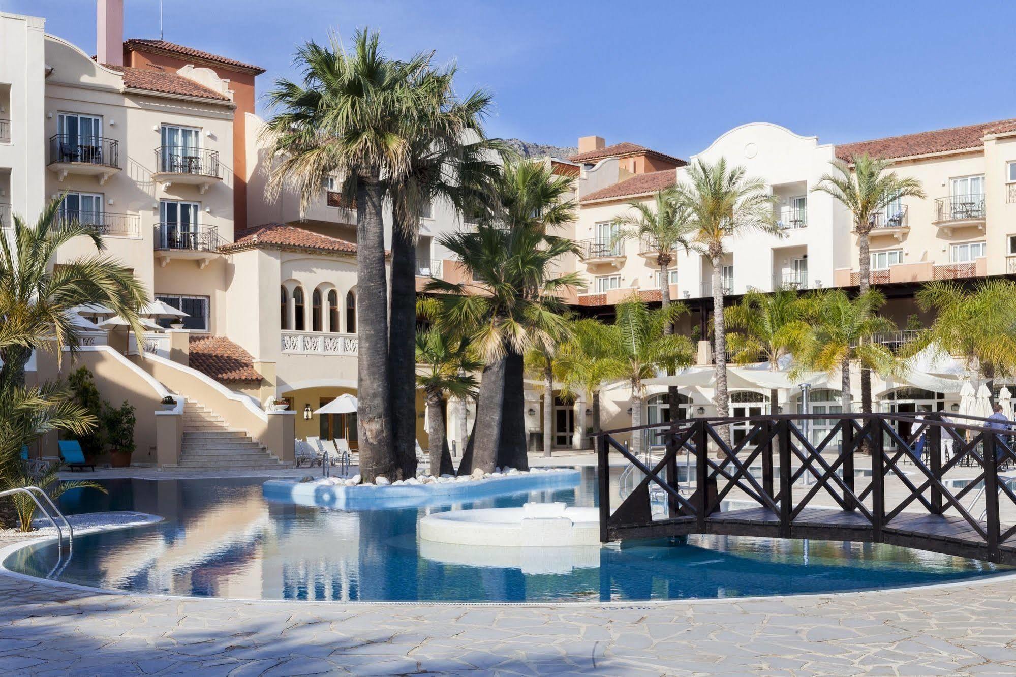 Denia Marriott La Sella Golf Resort & Spa Ngoại thất bức ảnh The resort's swimming pool